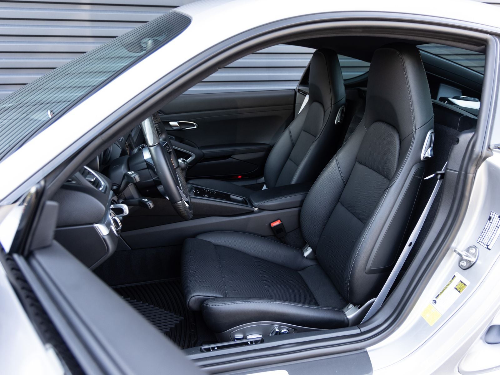 2025 Porsche 718 — detail view