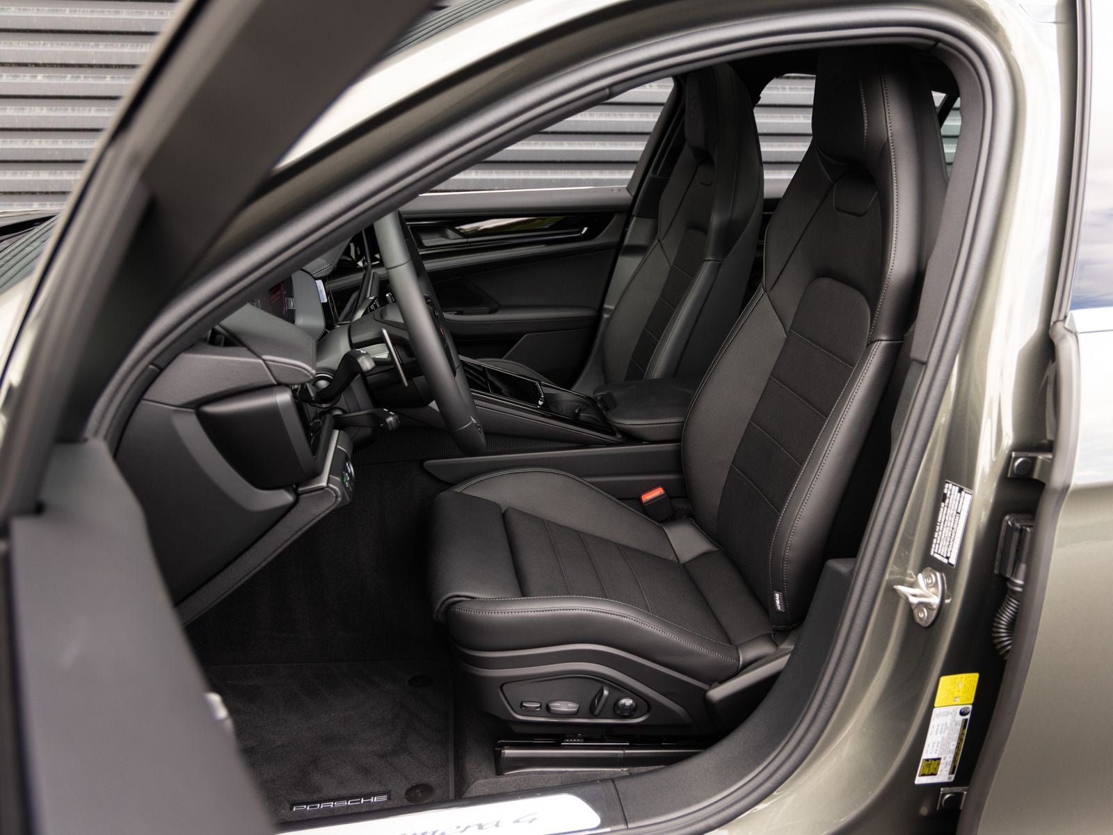 2026 Porsche Panamera — detail view
