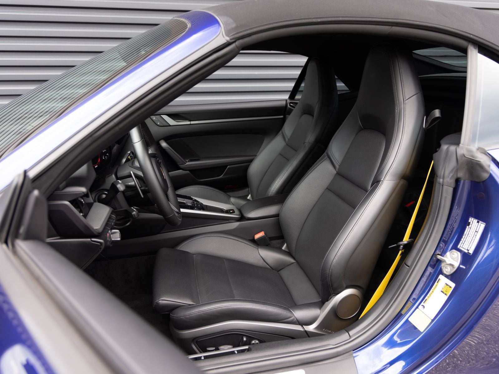 2023 Porsche 911 — detail view