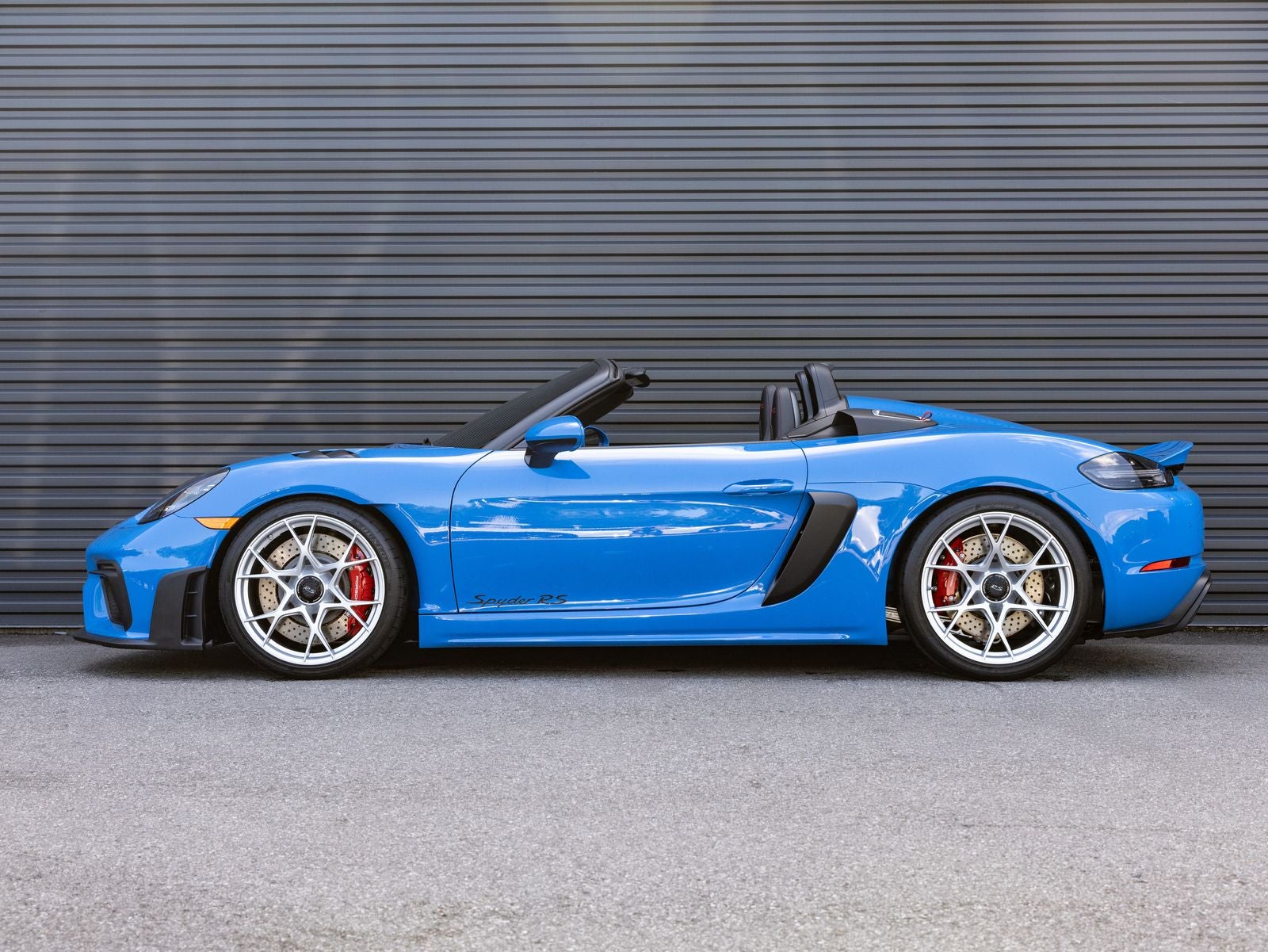 2025 Porsche 718 — side profile view